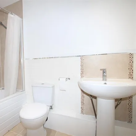 Image 7 - Petrel Close, Bradford, BD6 3YB, United Kingdom - Apartment for rent