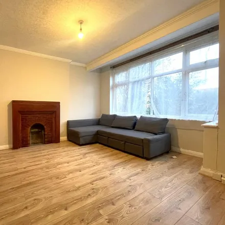 Image 2 - 119 Bushey Road, London, SW20 0JN, United Kingdom - Apartment for rent