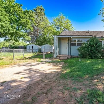 Rent this 1 bed house on 1124 North 11th Street in Abilene, TX 79601