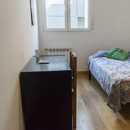 Rent this 3 bed room on Los Castaños II in Calle José Antonio Zapata, 28045 Madrid