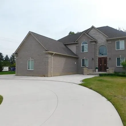 Image 2 - Lisa Marie Drive, Sterling Heights, MI 48314, USA - House for sale