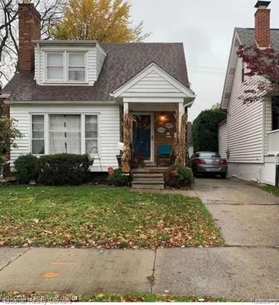 Buy this 3 bed house on 1332 Beaconsfield Avenue in Grosse Pointe Park, MI 48230