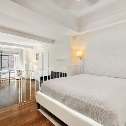 Rent this studio house on 10 Park Ave Unit 17c in New York, 10016