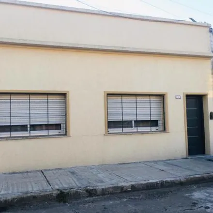 Buy this 2 bed house on Chuquisaca 2177 in Partido de Avellaneda, 1822 Piñeyro