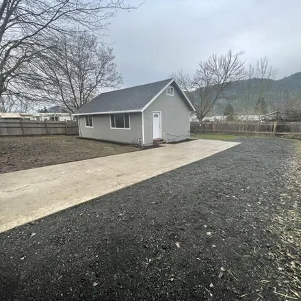 Buy this 2 bed house on 1063 Hill Street in Douglas County, OR 97457