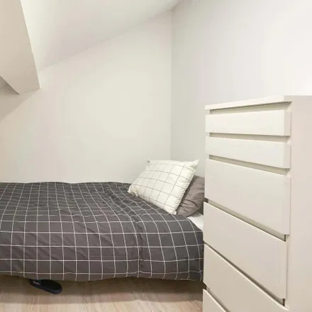 Rent this 9 bed room on Praceta das Roiçadas in 2700-363 Amadora, Portugal