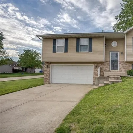 Buy this 3 bed house on 555 Pennsylvania Avenue in Collinsville, IL 62234