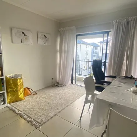 Image 1 - 238 Bryanston Drive, Johannesburg Ward 103, Sandton, 1617, South Africa - Apartment for rent