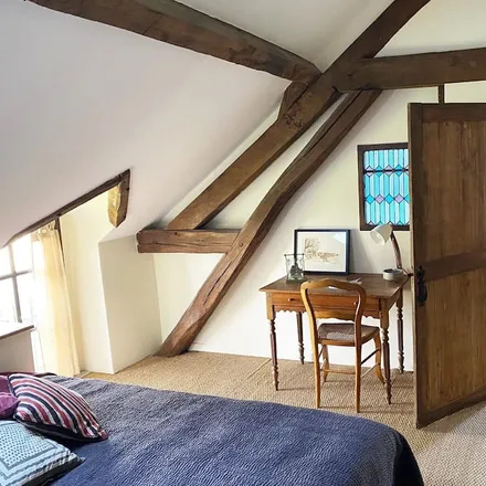 Rent this 1 bed townhouse on Saint-Benoît-sur-Loire in Place de l'Abbaye, 45730 Saint-Benoît-sur-Loire
