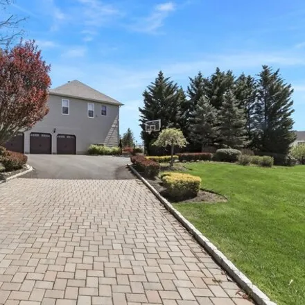 Image 4 - 22 Tanglewood Court, Freehold Township, NJ 07728, USA - House for sale