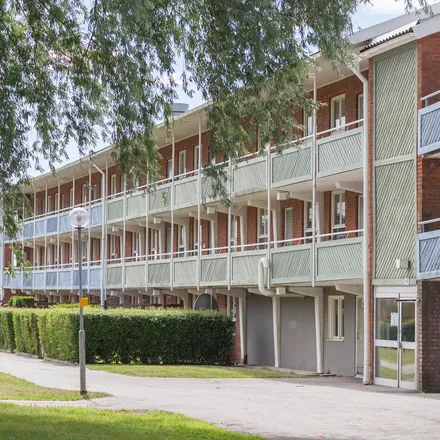 Rent this 3 bed apartment on Skälängsgatan 13B in 722 26 Västerås, Sweden