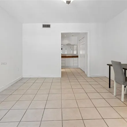 Image 6 - 3025 Mary Street, Ocean View Heights, Miami, FL 33133, USA - Apartment for rent