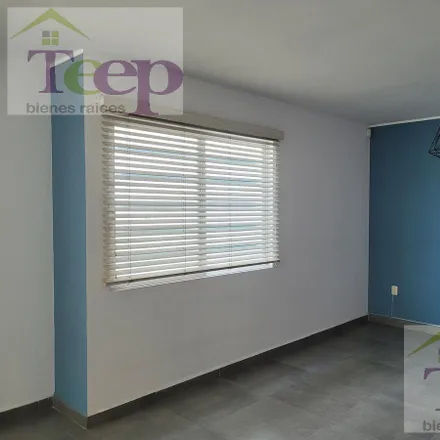 Rent this studio apartment on Del Sauce 103 in Villas Del Juncal, 37180 León