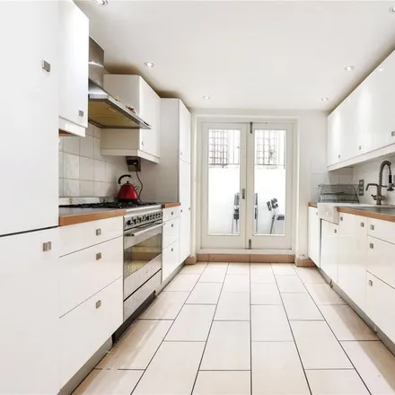 Image 3 - 32 Sidney Square, St. George in the East, London, E1 2EY, United Kingdom - Townhouse for rent