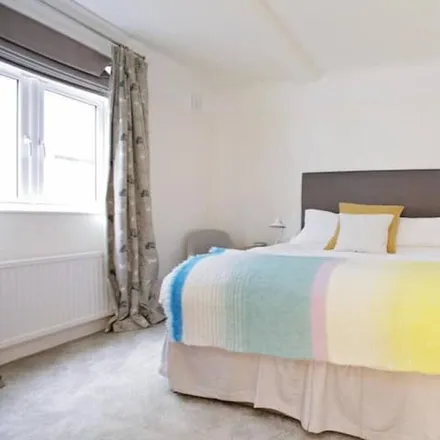 Rent this 3 bed apartment on London in W2 3TY, United Kingdom