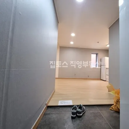 Rent this 1 bed apartment on 서울특별시 강남구 역삼동 690-20