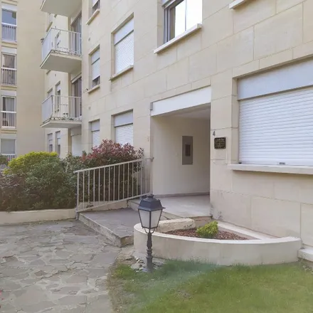 Rent this 2 bed apartment on 9010 Place Félix Faure in 78120 Rambouillet, France