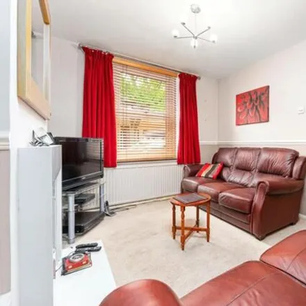 Image 3 - Clarence Road, London, SM1 1RH, United Kingdom - Townhouse for sale