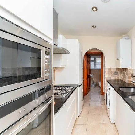 Rent this 3 bed duplex on Mountfield Road in London, W5 2PD