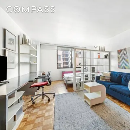 Rent this studio condo on 393 W 49th St Apt 4O in New York, 10019