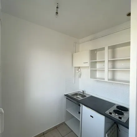 Image 3 - 37 Rue Aldebert, 13006 Marseille, France - Apartment for rent