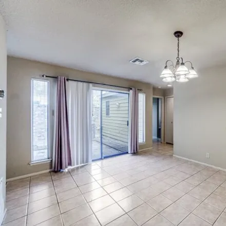 Image 3 - 7414 Broadway, Alamo Heights, Bexar County, TX 78209, USA - Apartment for rent