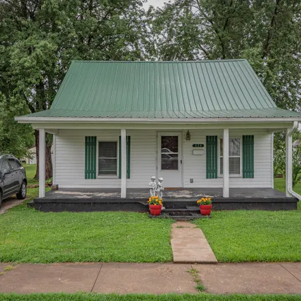 Image 1 - 424 Jefferson Avenue, Moberly, MO 65270, USA - House for sale