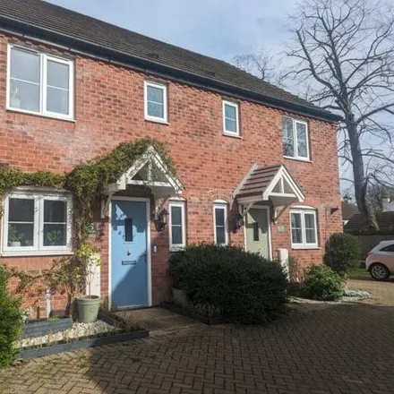 Buy this 3 bed townhouse on Hares Leap in Stratford-upon-Avon, CV37 0UQ