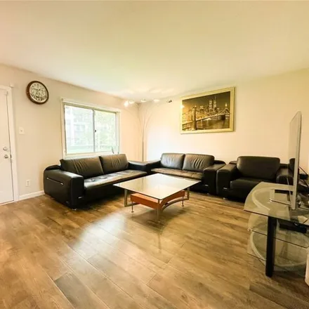 Image 2 - Cross Island Parkway, New York, NY 11359, USA - Townhouse for sale