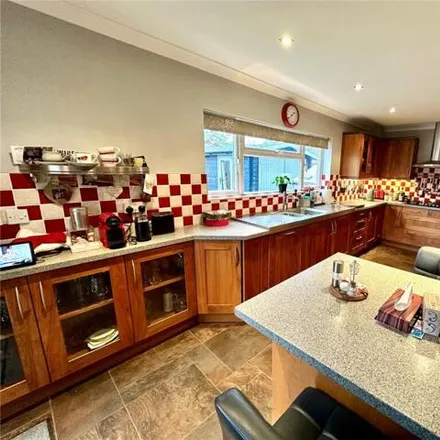 Image 5 - Lions Lane, Ashley Heath, BH24 2HL, United Kingdom - House for sale