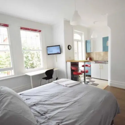 Image 3 - Perham Road, London, W14 9JS, United Kingdom - Apartment for rent