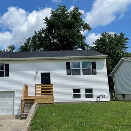 Buy this 3 bed house on 512 West Prairie Street in Cameron, MO 64429