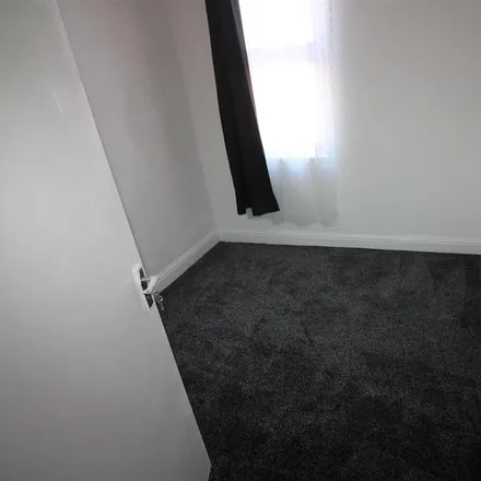 Image 9 - Queen's Road, Leeds, LS6 1PA, United Kingdom - House for rent