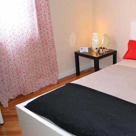 Rent this 7 bed room on Madrid in Calle del Duque de Sesto, 30