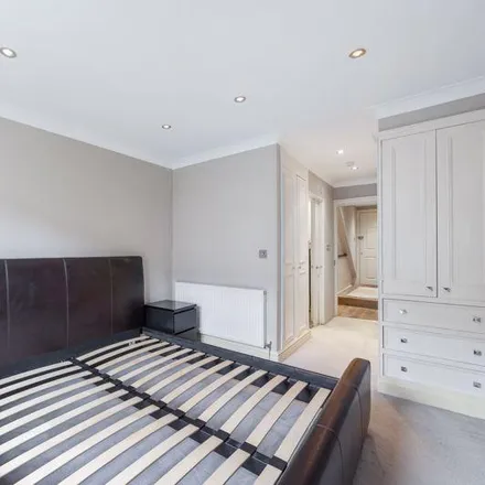 Image 4 - 15 Sutherland Avenue, London, W9 2HE, United Kingdom - Apartment for rent