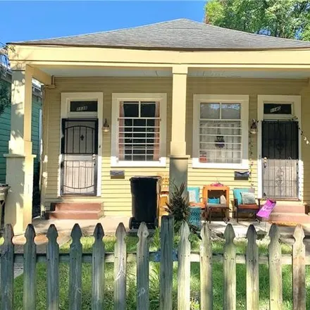 Rent this 2 bed duplex on 1138 Cherokee Street in New Orleans, LA 70118