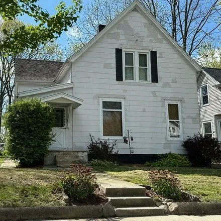 Buy this 3 bed house on 853 Summit Street in Bloomington, IL 61701