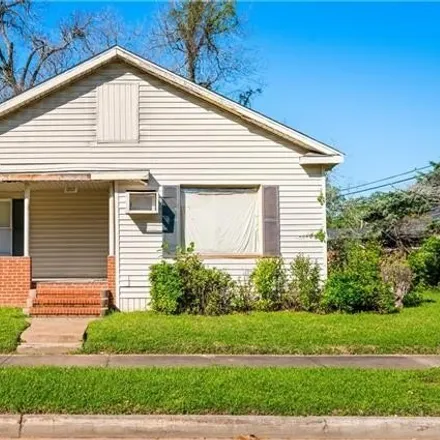 Buy this 4 bed house on 2617 Warshauer Street in Alexandria, LA 71301