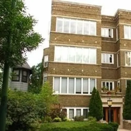 Rent this 2 bed condo on 1130-1132 West Morse Avenue in Chicago, IL 60626
