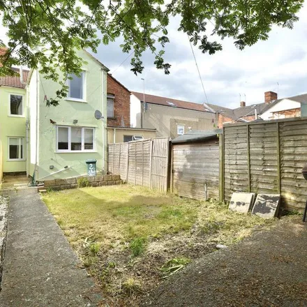 Rent this 3 bed townhouse on Saint Paul's Street in Swindon, SN2 1AR