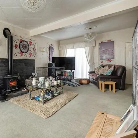 Image 2 - The Hall Close, Middlesbrough, TS7 9BY, United Kingdom - Townhouse for sale