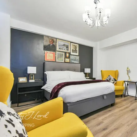Image 1 - Longford House, Jubilee Street, St. George in the East, London, E1 3EY, United Kingdom - Apartment for sale