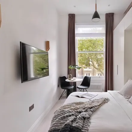 Rent this studio apartment on 61 Linden Gardens in London, W2 4HB