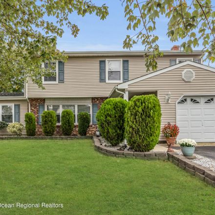Rent this 4 bed house on 142 Pine Needle Street in Parkway Pines, Howell Township