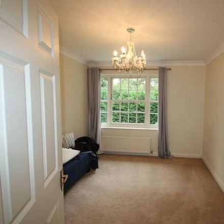 Rent this 5 bed house on unnamed road in Elmbridge, KT12 5AB