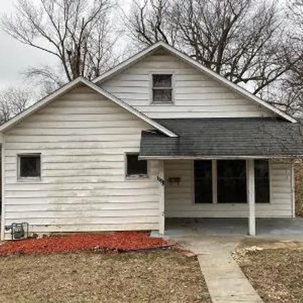 Buy this 2 bed house on 1116 East Atchison Street in Jefferson City, MO 65101