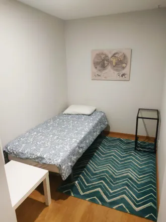 Rent this 4 bed room on Rua do Barão de Forrester 702 in 4050-272 Porto, Portugal