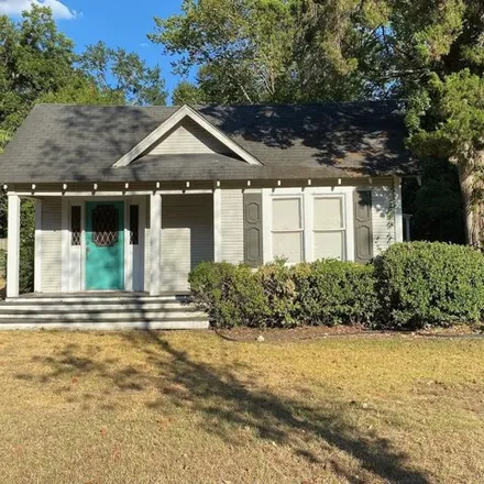 Buy this 3 bed house on 1001 Nacogdoches Street in Center, TX 75935