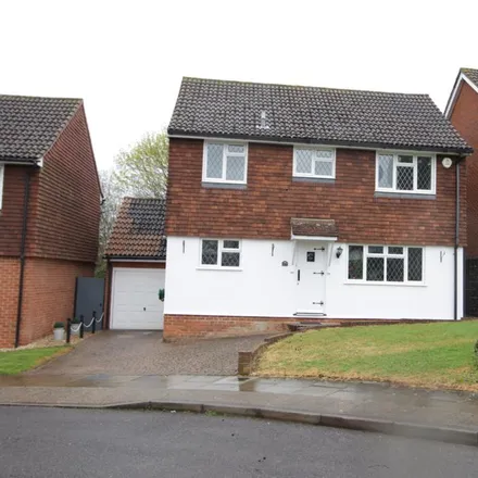 Rent this 4 bed house on Dukes Orchard in London, DA5 2DU