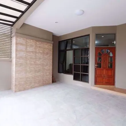 Image 3 - Soi Atthakawi, Khlong Toei District, 10110, Thailand - Apartment for rent